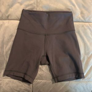 Lululemon Wunder Train High-Rise short 6”